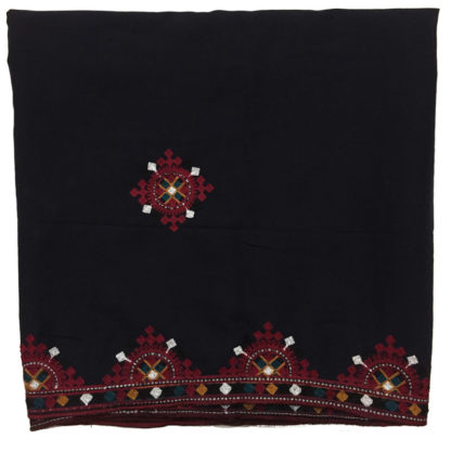 women sindhi shawl